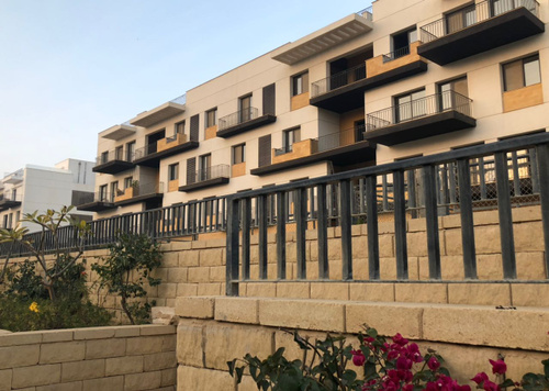 Apartment with Roof for Sale in Westown