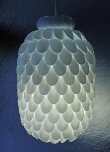 plastic-spoon-lamp