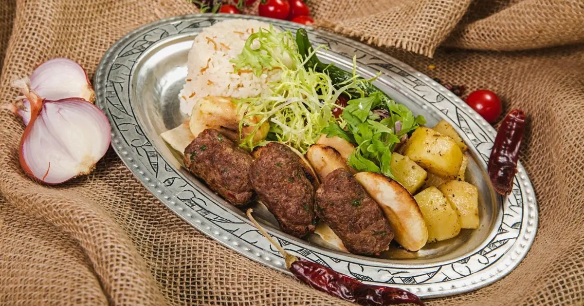 صورة لطبق مشويات ونشويات مصري