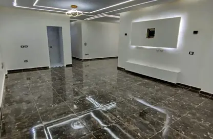 شقة - 3 غرف نوم - 2 حمامات للبيع في الحي 300 - التوسعات الشمالية - مدينة 6 أكتوبر - الجيزة