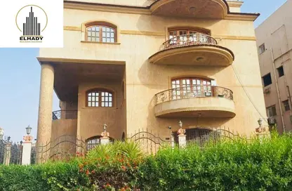 فيلا - 8 غرف نوم - 8 حمامات للبيع في شارع رقم 17 - الحي الاول - التجمع الخامس - مدينة القاهرة الجديدة - القاهرة