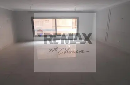 Apartment - 3 Bedrooms - 3 Bathrooms for sale in Shooting Club Street - Dokki - Giza