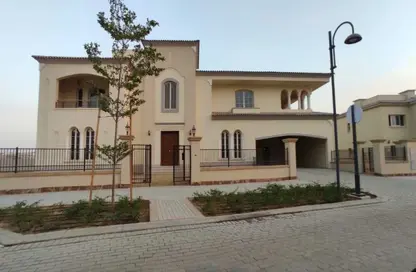 Villa - 6 Bedrooms - 5 Bathrooms for sale in Hilltop Golf Villas - Uptown Cairo - Mokattam - Cairo