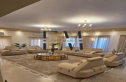 شقة - 3 غرف نوم - 3 حمامات للايجار في طريق خدمه - حى جنوب الاكايمية - مدينة القاهرة الجديدة - القاهرة