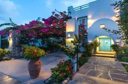 Chalet - 2 Bedrooms - 2 Bathrooms for sale in Mountain View - Ras Al Hekma - North Coast