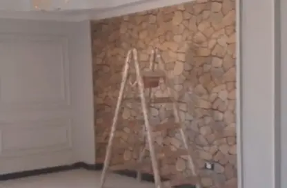 شقة - 4 غرف نوم - 2 حمامات للبيع في شارع التحرير - الدقي - الجيزة شقة - 4 غرف نوم - 2 حمامات للبيع في شارع التحرير - الدقي - الجيزة