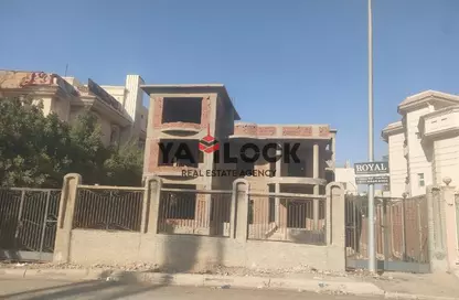 فيلا - 4 غرف نوم - 3 حمامات للبيع في الشروق 2000 - كمبوندات الشروق - مدينة الشروق - القاهرة