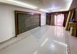 شقة - 2 غرف نوم - 2 حمامات for للايجار in جناكليس - حي شرق - الاسكندرية