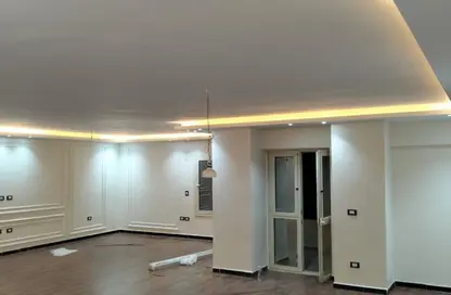 Apartment - 3 Bedrooms - 2 Bathrooms for sale in Nasr City - Cairo