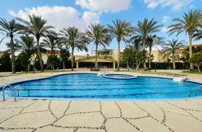 Villa - 5 Bedrooms - 4 Bathrooms for sale in 5th District - Shorouk City - Cairo