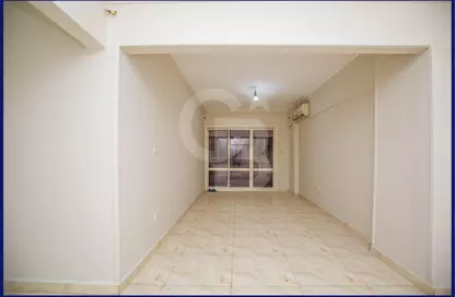 شقة - 3 غرف نوم - 1 حمام للايجار في ميامي - حي اول المنتزة - الاسكندرية