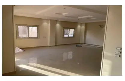 شقة - 3 غرف نوم - 3 حمامات للبيع في شارع دكتور احمد عكاشة - البنفسج 6 - البنفسج - مدينة القاهرة الجديدة - القاهرة