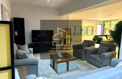 Apartment - 2 Bedrooms - 2 Bathrooms for rent in Service Road - Ganoob El Acadimia - New Cairo City - Cairo