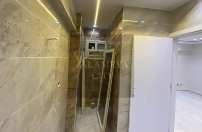 شقة - 3 غرف نوم - 2 حمامات للبيع في سابا باشا - حي شرق - الاسكندرية