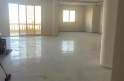 Apartment - 4 Bedrooms - 3 Bathrooms for rent in Sayed Darwish St. - Al Narges 7 - Al Narges - New Cairo City - Cairo