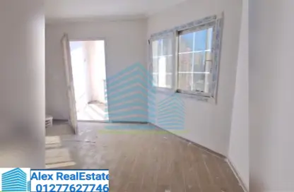 شقة - 3 غرف نوم - 3 حمامات للايجار في شارع رشدي - رشدي - حي شرق - الاسكندرية