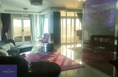 Apartment - 4 Bedrooms - 3 Bathrooms for sale in Cornish El Nile St. - Maadi - Hay El Maadi - Cairo