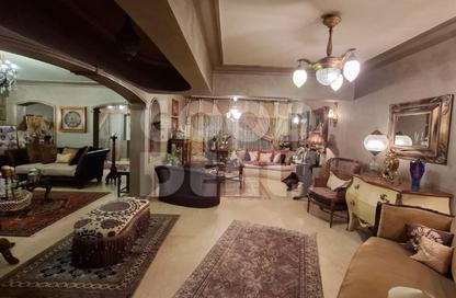 Apartment - 3 Bedrooms - 3 Bathrooms for sale in Fareed Semeika St. - El Hegaz Square - El Nozha - Cairo