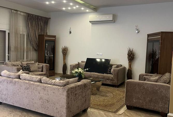 8351600 - Property Image 3