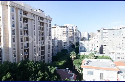 شقة - 3 غرف نوم - 2 حمامات للبيع في شارع السيدة سكينة إبنت الحسين - كفر عبده - رشدي - حي شرق - الاسكندرية