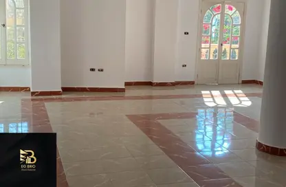 Apartment - 3 Bedrooms - 2 Bathrooms for sale in Ganoob El Acadimia - New Cairo City - Cairo