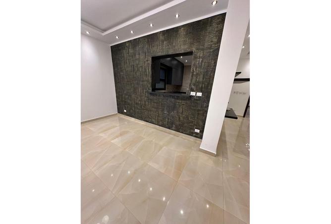 8083702 - Property Image 3