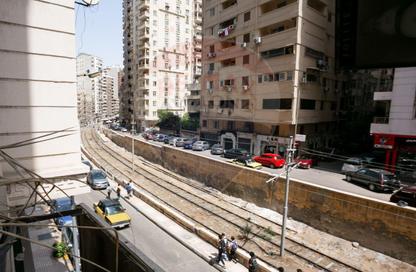 مساحات مكتبية - استوديو - 2 حمامات للبيع في شارع عبد السلام عارف - لوران - حي شرق - الاسكندرية