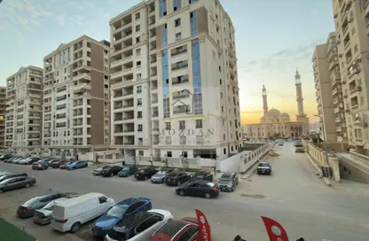 Apartment - 3 Bedrooms - 2 Bathrooms for sale in Eighth Sector - Zahraa El Maadi - Hay El Maadi - Cairo