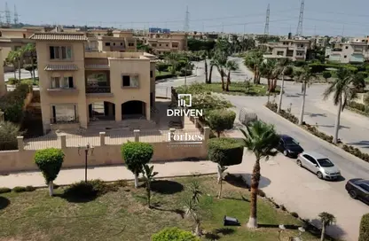 Villa - 3 Bedrooms - 4 Bathrooms for sale in Rayhana Compound - Al Wahat Road - 6 October City - Giza