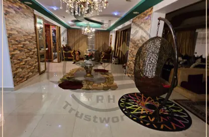 شقة - 4 غرف نوم - 2 حمامات للايجار في شارع كلية العلوم - الشاطبي - حي وسط - الاسكندرية