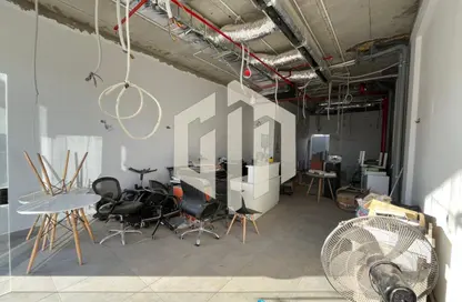 محل تجاري - استوديو - 1 حمام للبيع في شارع التسعين الجنوبي - التجمع الخامس - مدينة القاهرة الجديدة - القاهرة