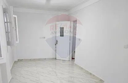 شقة - 2 غرف نوم - 1 حمام للايجار في كامب شيزار - حي وسط - الاسكندرية