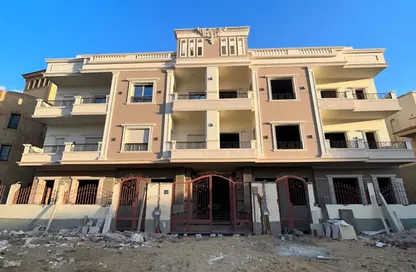 شقة - 3 غرف نوم - 3 حمامات للبيع في حي النادي - مدينة الشروق - القاهرة