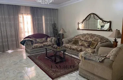 شقة - 3 غرف نوم - 2 حمامات للبيع في شارع عمر لطفي - الحديقة الدولية - الحي السابع - مدينة نصر - القاهرة