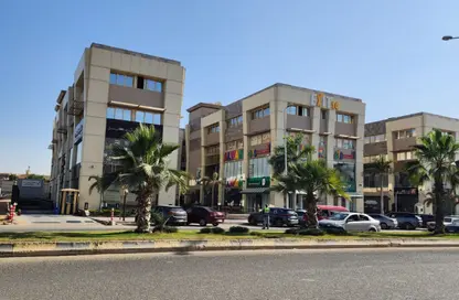 Retail - Studio - 2 Bathrooms for rent in Al Shabab St. - 17th District - Sheikh Zayed City - Giza