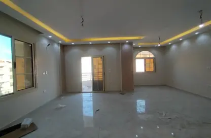 Apartment - 3 Bedrooms - 3 Bathrooms for rent in Green Residence 2 - 8th District - Sheikh Zayed City - Giza