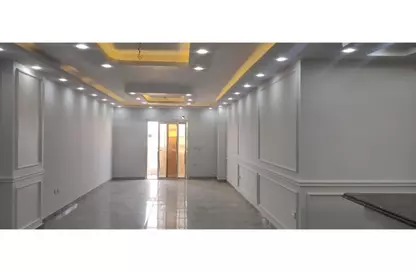 شقة - 3 غرف نوم - 2 حمامات للبيع في طريق بيفرلي هيلز - الحي السابع عشر - الشيخ زايد - الجيزة