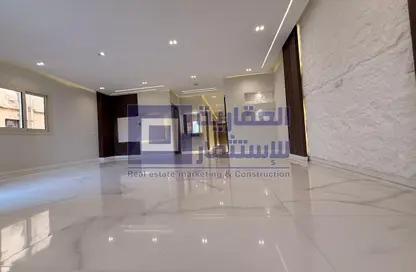 شقة - 3 غرف نوم - 2 حمامات للبيع في الحي الثامن - مدينة 6 أكتوبر - الجيزة