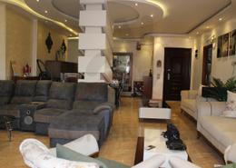 Apartment - 4 bedrooms - 3 bathrooms for للبيع in Kasr Al Tin St. - Ras El-Tin - Hay El Gomrok - Alexandria
