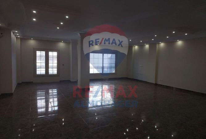 8318452 - Property Image 2