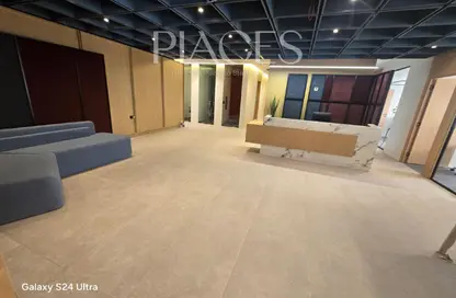 مساحات مكتبية - استوديو - 3 حمامات للايجار في شارع ال ٩٠ الجنوبي - شارع التسعين الجنوبي - التجمع الخامس - مدينة القاهرة الجديدة - القاهرة