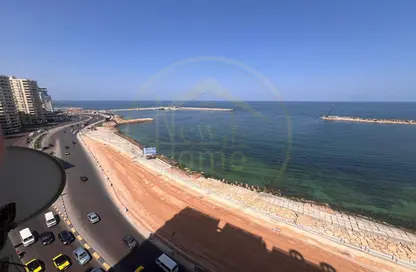 شقة - 3 غرف نوم - 3 حمامات للبيع في لوران - حي شرق - الاسكندرية