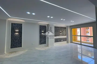 Apartment - 2 Bedrooms - 1 Bathroom for rent in Degla Palms - Al Wahat Road - 6 October City - Giza