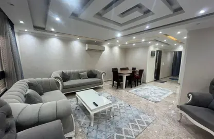 شقة - 3 غرف نوم - 2 حمامات للبيع في شارع شهاب - المهندسين - الجيزة