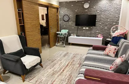 شقة - 4 غرف نوم - 2 حمامات للبيع في شارع قوت القلوب - الحي التاسع - مدينة العبور - القليوبية