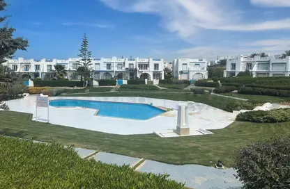 Chalet - 2 Bedrooms - 2 Bathrooms for sale in Mountain View - Ras Al Hekma - North Coast