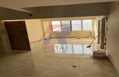 Apartment - 4 Bedrooms - 1 Bathroom for rent in Al Khalifa Al Zafer St. - 7th District - Nasr City - Cairo