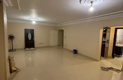 شقة - 3 غرف نوم - 2 حمامات للبيع في شارع الزهور - الحي الثامن - مدينة العبور - القليوبية