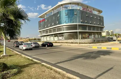 Retail - Studio - 2 Bathrooms for sale in Al Mostakbal - 12th District - Sheikh Zayed City - Giza