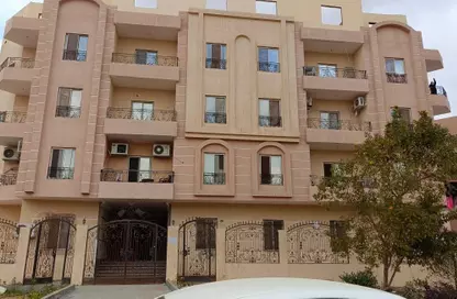 شقة - 3 غرف نوم - 2 حمامات للبيع في المنطقة الخامسة - مدينة الشروق - القاهرة
